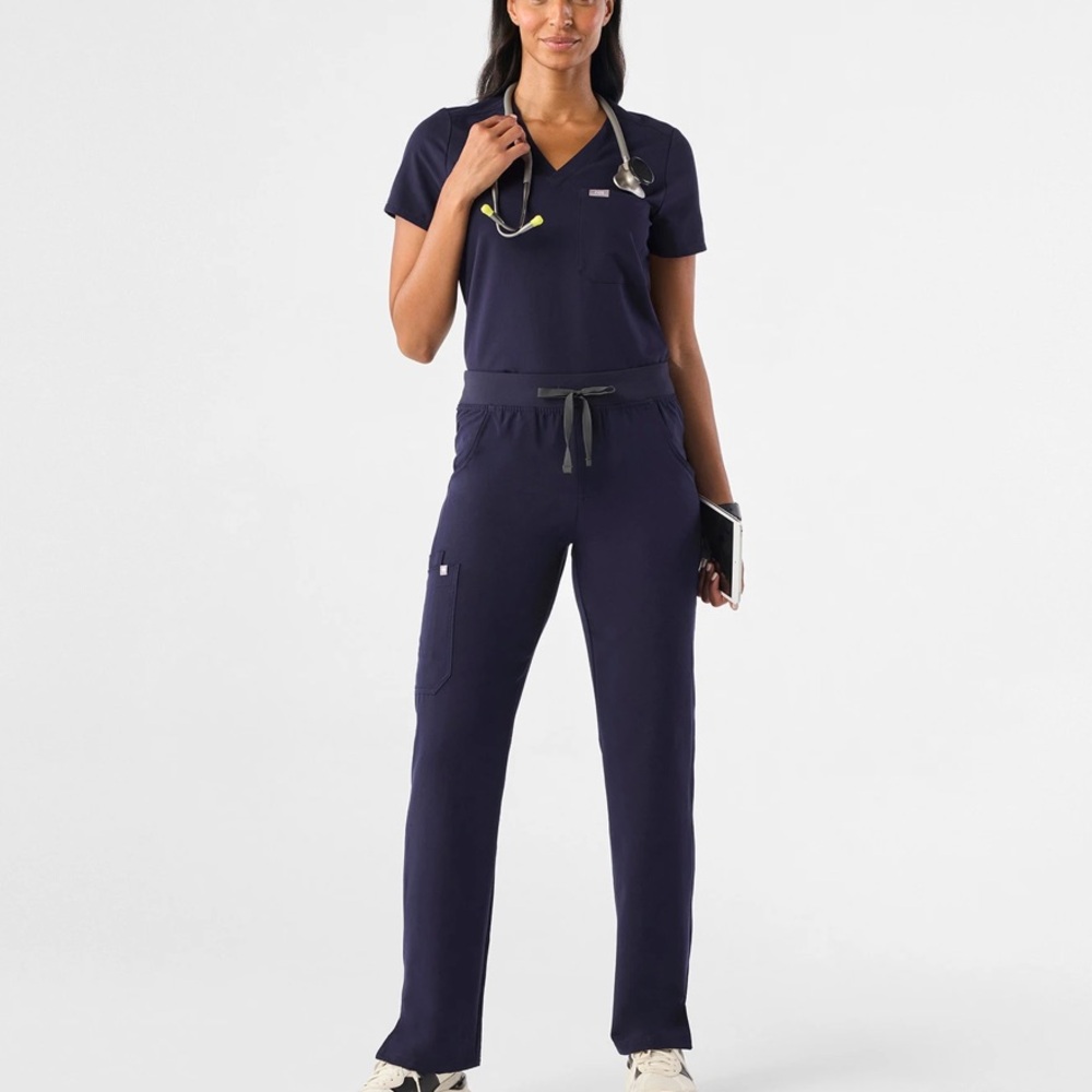 Figs Women's Kade Cargo Scrub Bottoms - NAVY BLUE